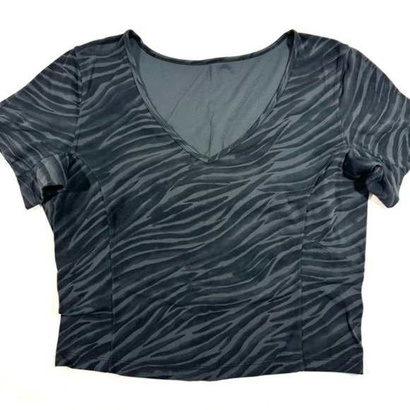 Lululemon Nulu Crop Slim Yoga Tee Shirt Le Tigre Camo - Picture 1 of 5